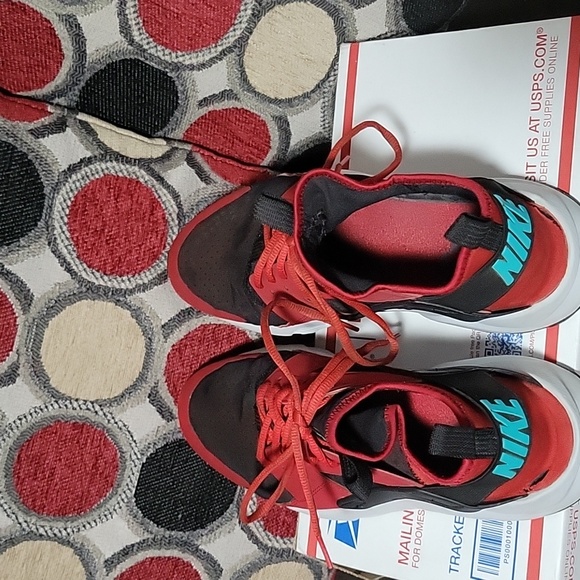 Men's Nike Shoes - Picture 5 of 6